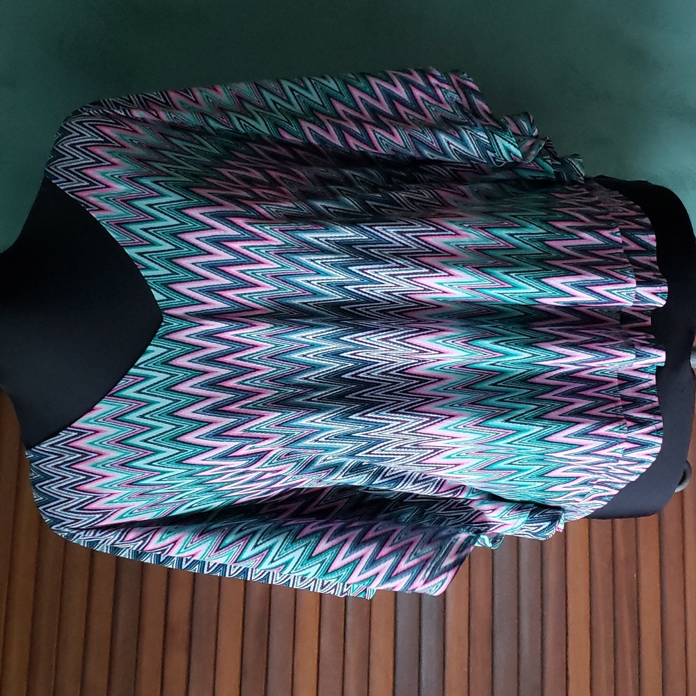 Jennifer Lopez JLo Top Blouse Chevron Zigzag Pattern Women's Size Medium